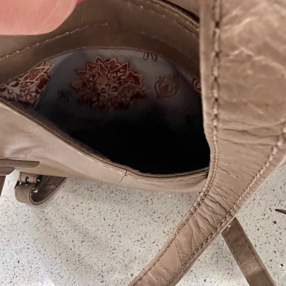 HOBO BRAND RIVER EMBOSSED FLOWER DESIGN IN BLACK ON TAUPE LEATHER EUC - Picture 12 of 14